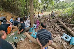 Phóng viên xinh đẹp Mạnh Siêu chụp ảnh chữ cái: Anh ấy nói thẳng mùa hè hàng năm đều đến Trung Quốc